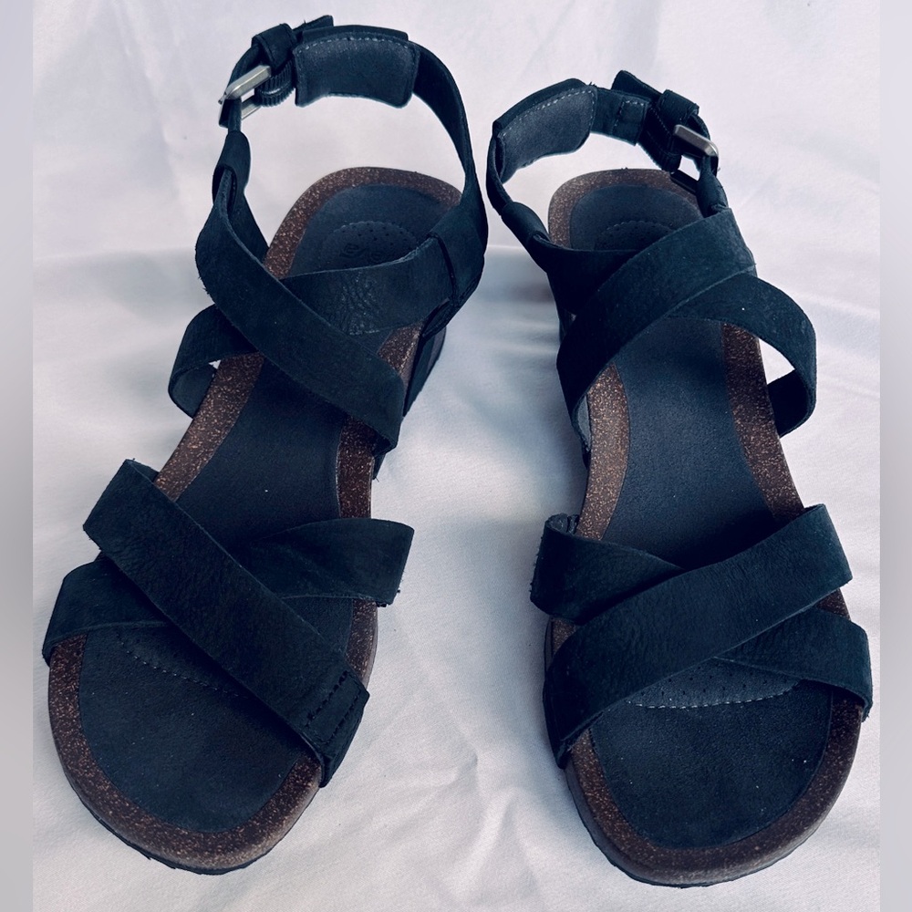 Teva Mahonia Wedge cross strap sandal. Size 9.5, black